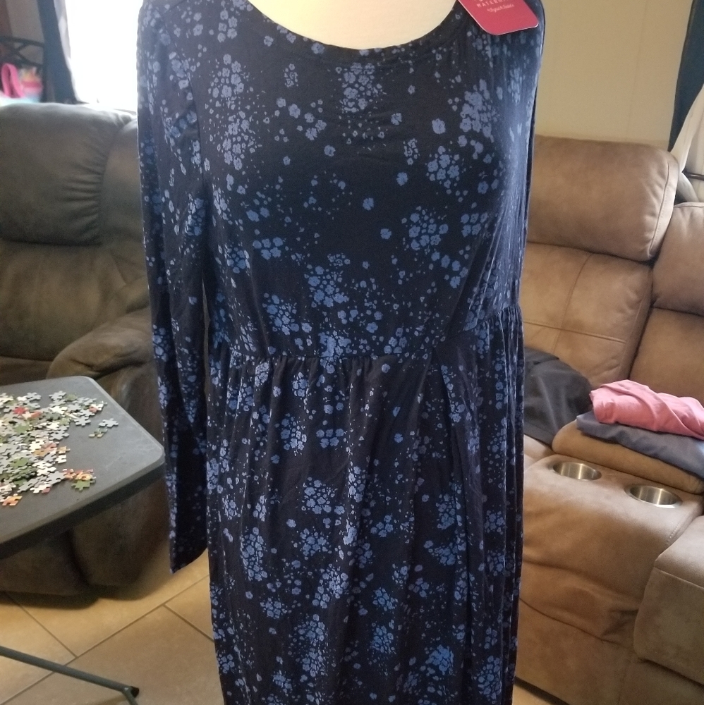 Maternity blue floral dress. L.